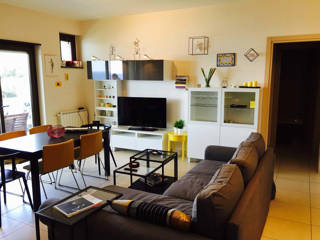 Luxury Apartment メッシーナ 部屋 写真